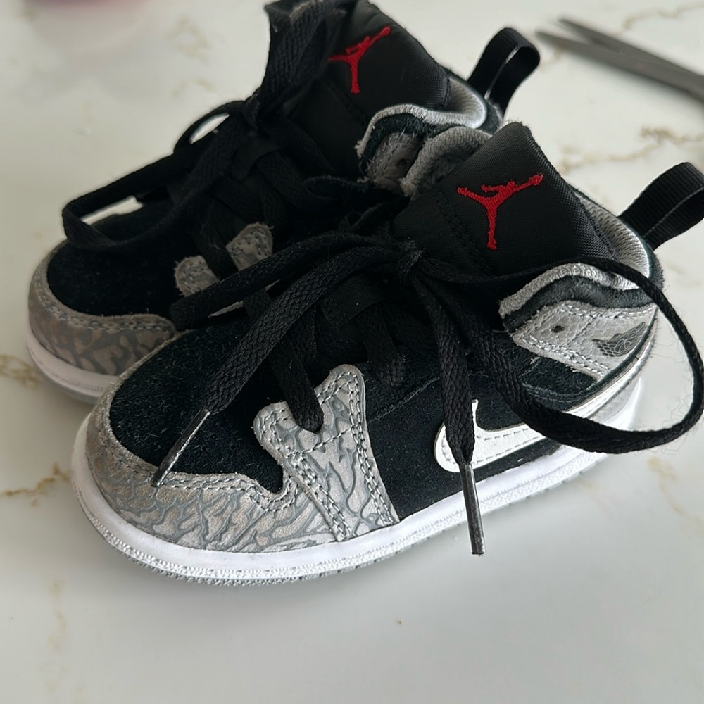 Air Jordan 1 Mid SE TD 'Elephant Toe'